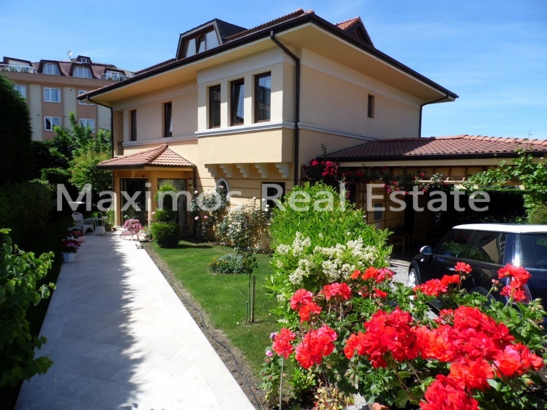 Luxurious Real Estate Villa with Private Garden for Sale photos #1