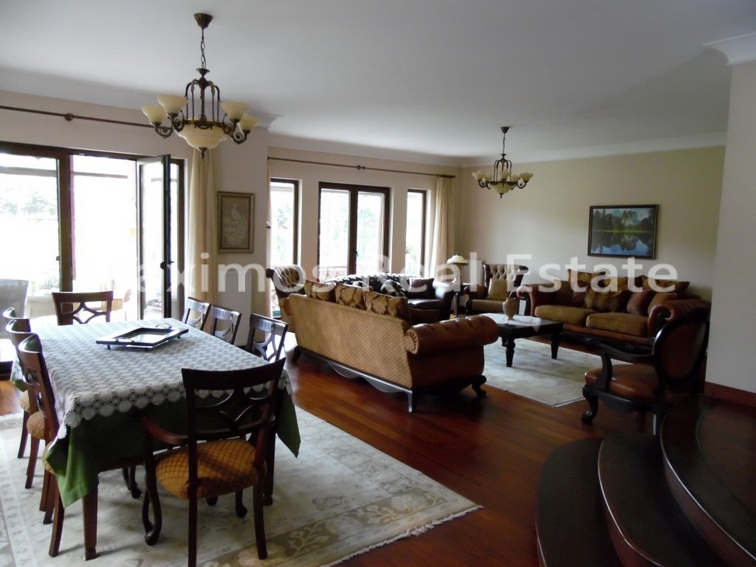 Luxurious Real Estate Villa with Private Garden for Sale photos #1