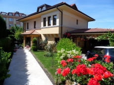 Luxurious Real Estate Villa with Private Garden for Sale thumb #1